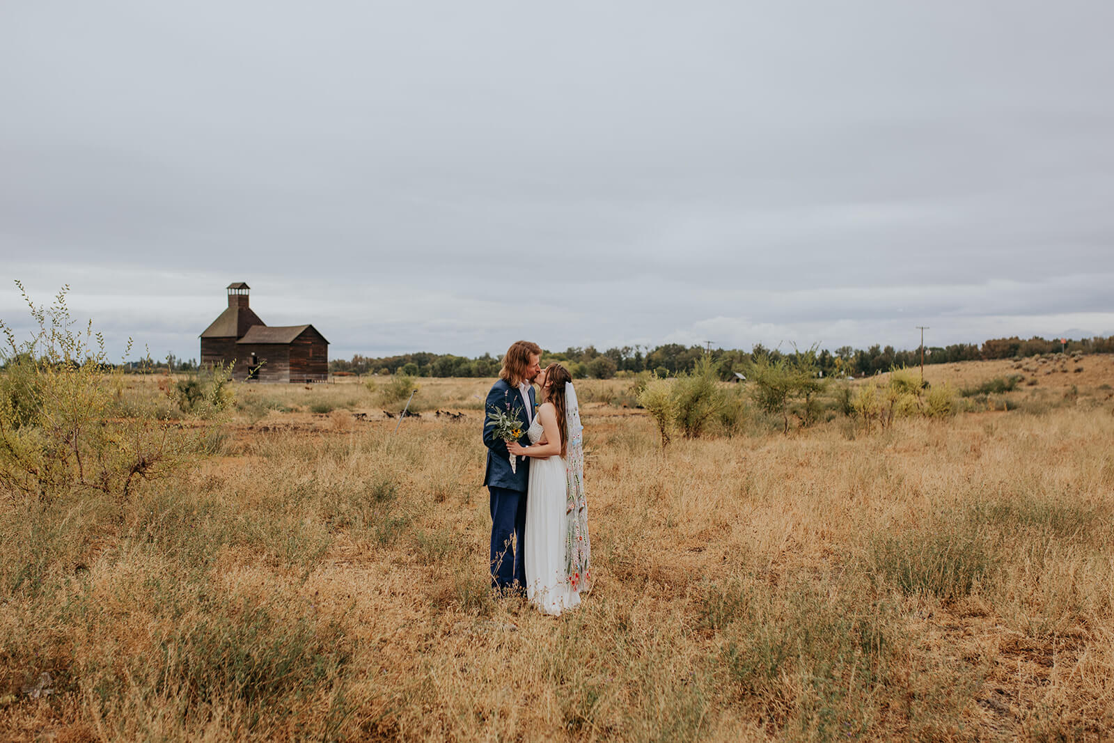 Wedding portraits after casual wedding in Wapato